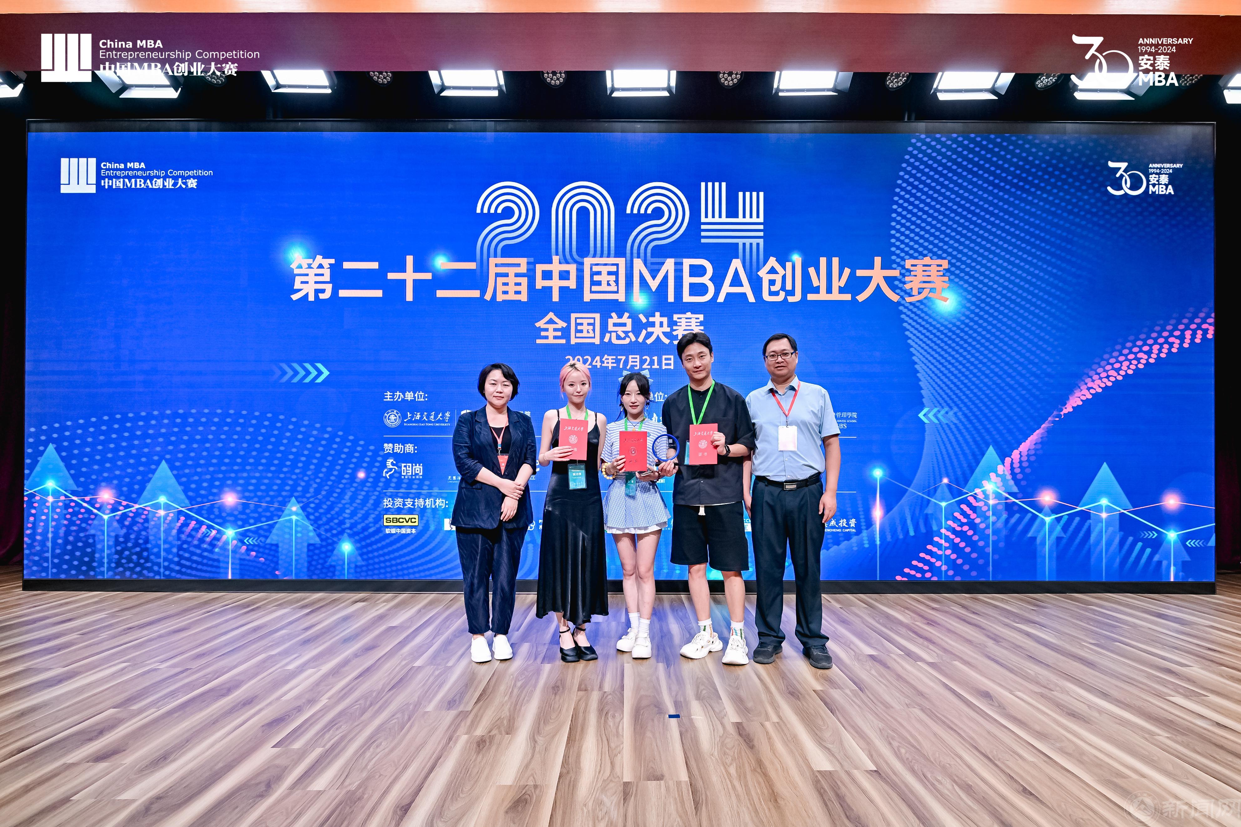 365官网参赛师生团队合影.jpg 365官网参赛师生团队合影.jpg